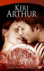 Riley Jenson,  tome 2 : Le baiser du mal – Keri Arthur